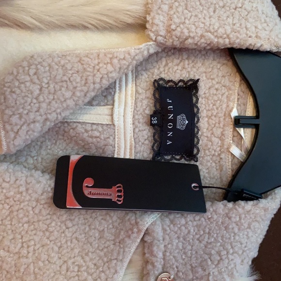 Vest - Picture 2 of 4